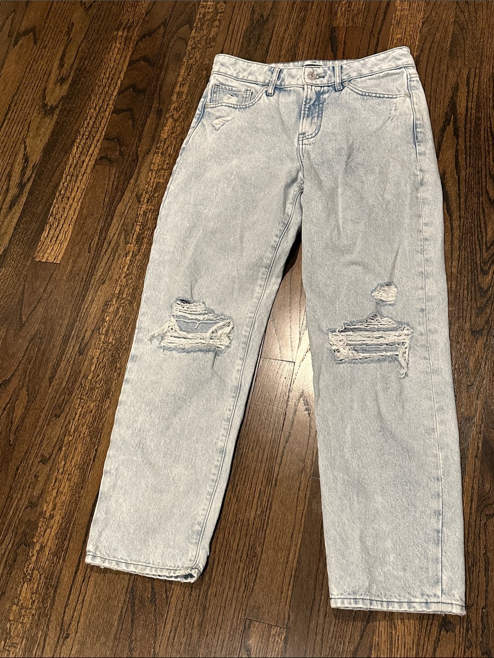 EXPRESS Light Wash Distressed Women’s Jeans - Casual Straight Fit
